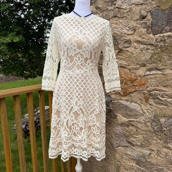 Dresses & Skirts - Cream lace midi dress
